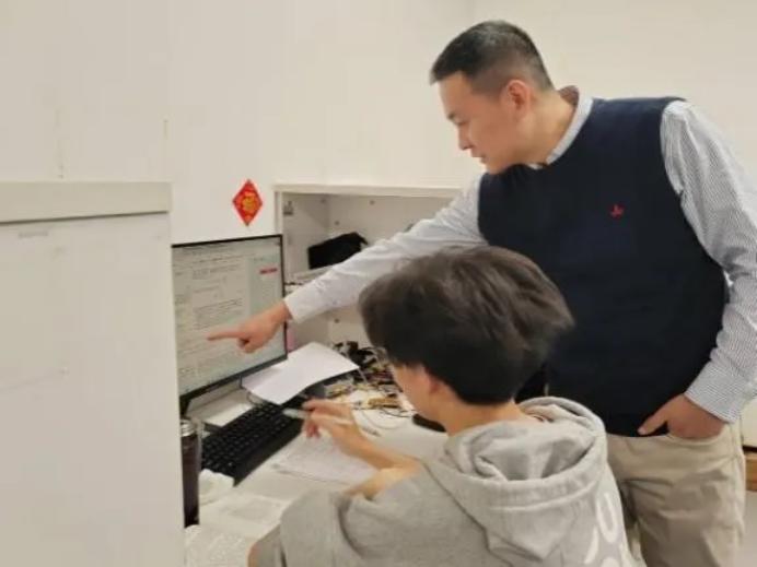 强乱强乱中文字幕