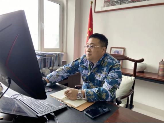 强乱强乱中文字幕