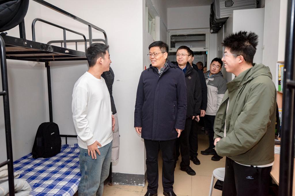 强乱强乱中文字幕