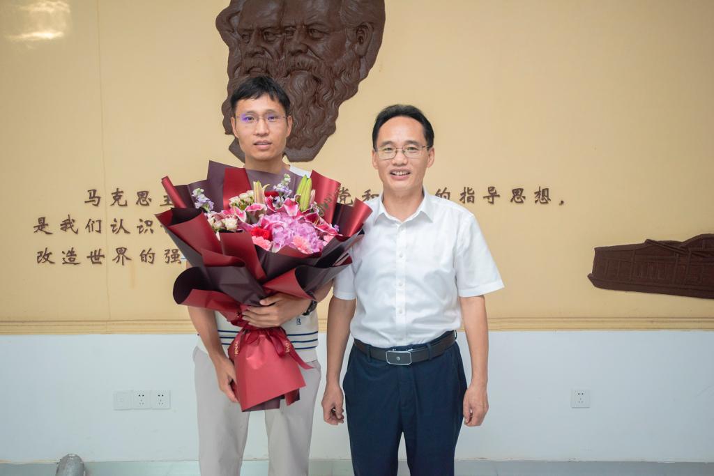 强乱强乱中文字幕