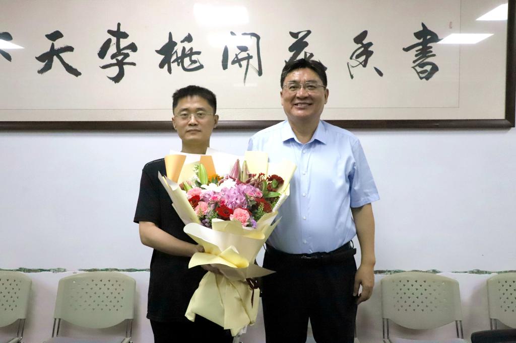 强乱强乱中文字幕