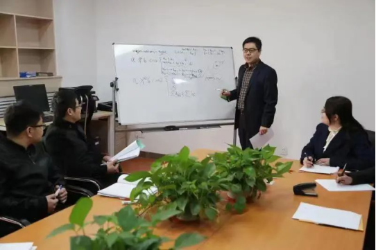 强乱强乱中文字幕