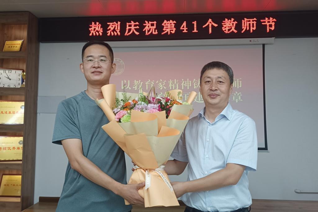 强乱强乱中文字幕