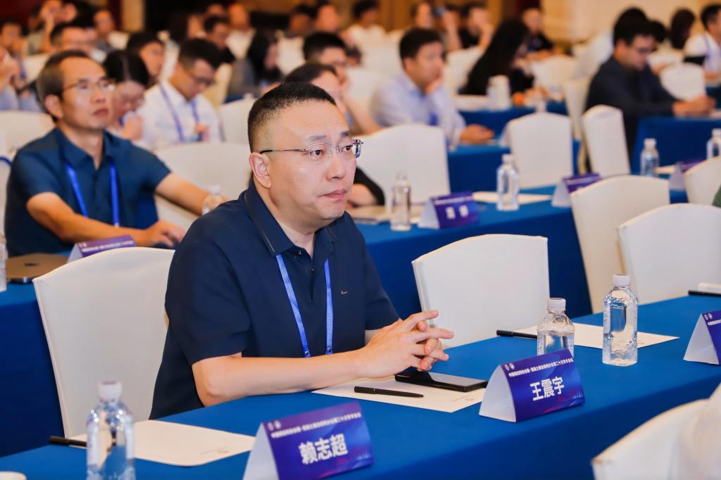 强乱强乱中文字幕